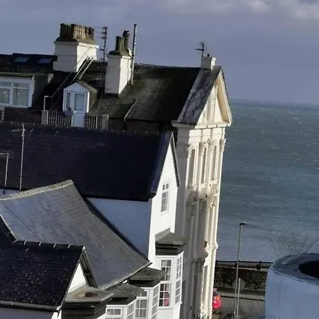 Penthouse Rutland Street Near Sea *